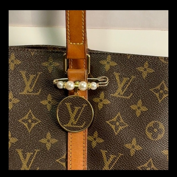 Louis Vuitton Brown Monogram Canvas Pin Brooch Bag Charm - Picture 5 of 5